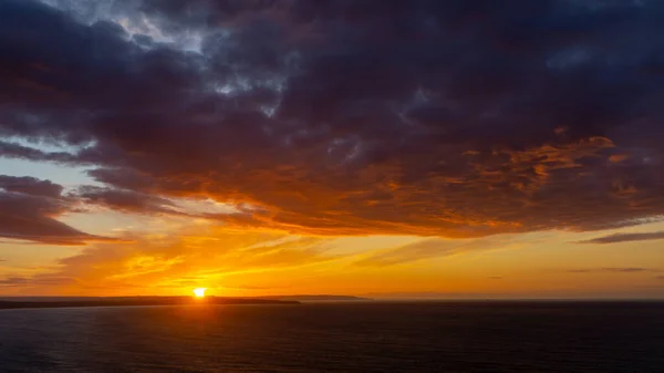 Die Sonnenuntergänge Über Dem Meer Der Nähe Von Thornwick Bay — Stockfoto