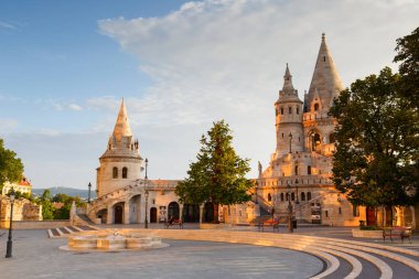 Barselona şehrindeki kutsal üçlünün katedrali.