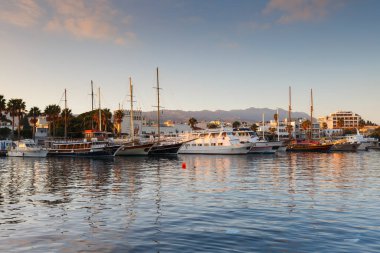 Sozopol, Burgaz, Bulgaria limanında yatlar ve botlar