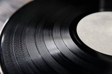 Vinil kaydı oluklar dokusuna gösterilen etiket ile segment