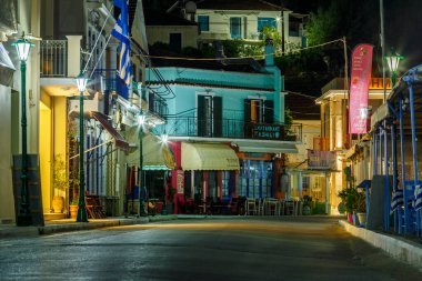 Yunanistan 'ın Ithaca adasındaki Vathy köyünün ana meydanı