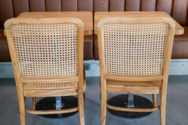 Basit mobilya seti ve stok fotoğraflarıyla en az kafeterya dekorasyonu.