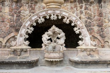 Quinta da Regaleira 'daki bahçenin detayları için güzel bir manzara, Sintra, Lizbon, Portekiz yakınları.
