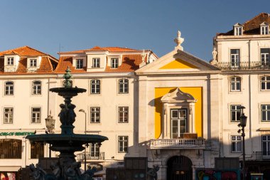 Lizbon, Portekiz 'in merkezindeki eski tarihi şehir binalarına güzel manzara