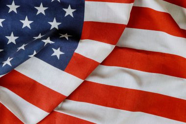 Tahta arka planda Amerikan bayrağı