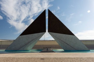 Belem, Lizbon, Portekiz 'deki tarihi Denizaşırı Savaşçılar Anıtı' na güzel bir manzara