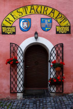 Banska Stiavnica, Slovakya - 22 Temmuz 2018: Slovakya 'nın orta kesimindeki Banska Stiavnica kasabasındaki restoran