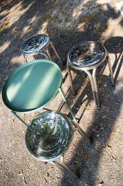 Basit mobilya seti ve stok fotoğrafıyla en az kafein dış dekorasyonu.