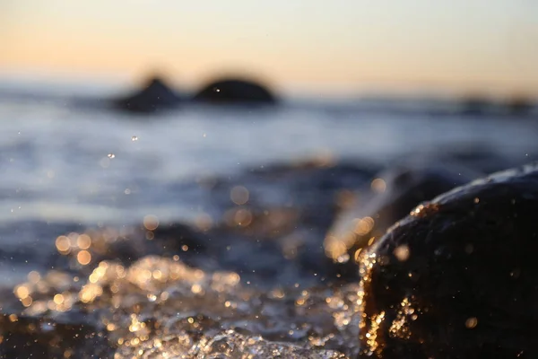 Foto Primo Piano Delle Onde Del Mare Che Frenano Una — Foto Stock