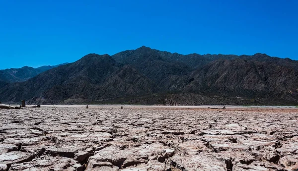 Çölün Ortasındaki Görkemli Potrerillos Dağı — Stok fotoğraf