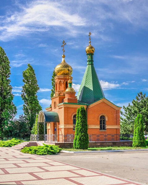 Измаил, Украина 06.07.2020. Часовня Святого Николая на набережной реки Дунай в Измаиле, Украина, в солнечный летний день