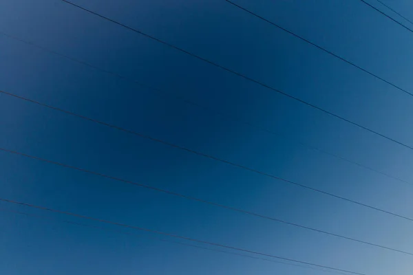 Staré Elektrické Vedení Drát Modrým Nebem Pozadí — Stock fotografie