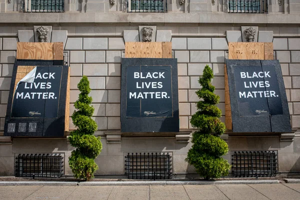 Black Lives Matter Znaki Przed Hotelem Pobliżu Białego Domu — Zdjęcie stockowe