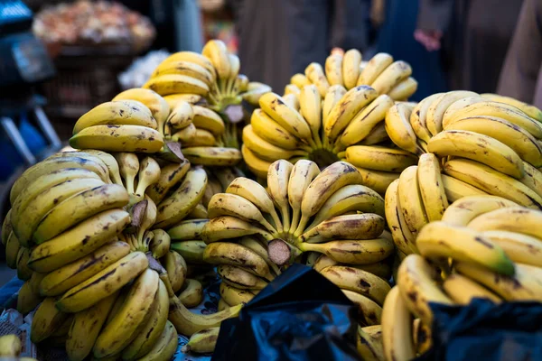 Banana Bunches Outdoor Food Market — Foto Stock