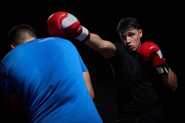 Dos Boxeadores Entrenando Anillo Gimnasio —  Fotos de Stock