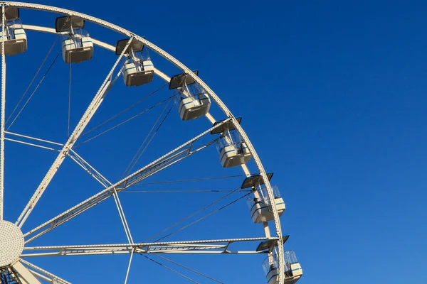 Roda Gigante Céu Azul — Fotografia de Stock