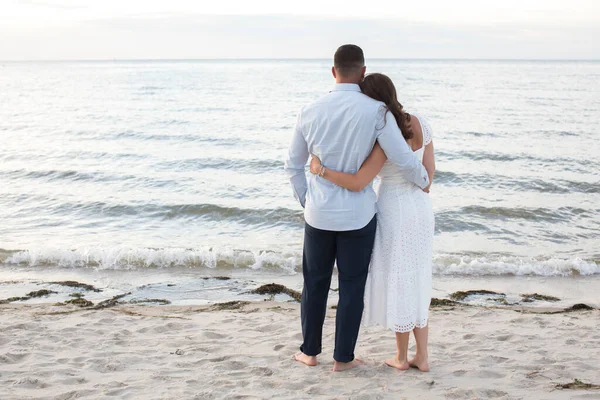 Romantic Loving Couple Posing Ocean Beach — Stockfoto