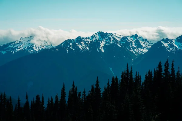 Bela Paisagem Com Montanhas Céu Azul — Fotografia de Stock