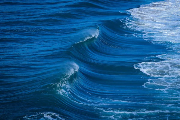 Olas Mar Azul Con Espuma Blanca —  Fotos de Stock