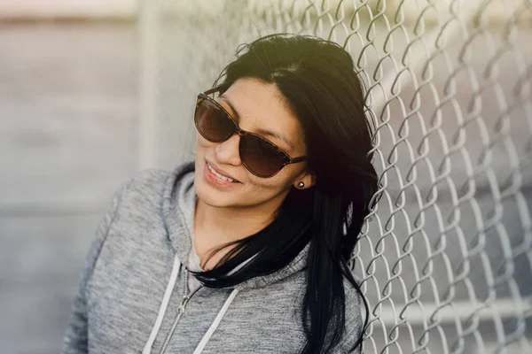 Portrait Beautiful Hispanic Woman Wearing Sportswear Sunglasses — Stock Photo, Image