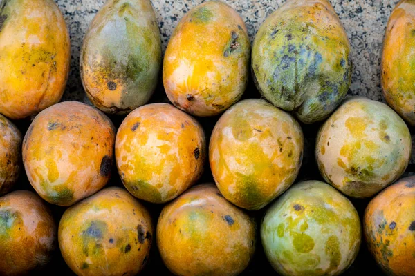 Färsk Mogen Gul Mangofrukt — Stockfoto