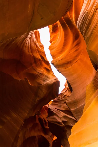 美国亚利桑那州佩奇附近纳瓦霍保留地的羚羊峡谷 — 图库照片