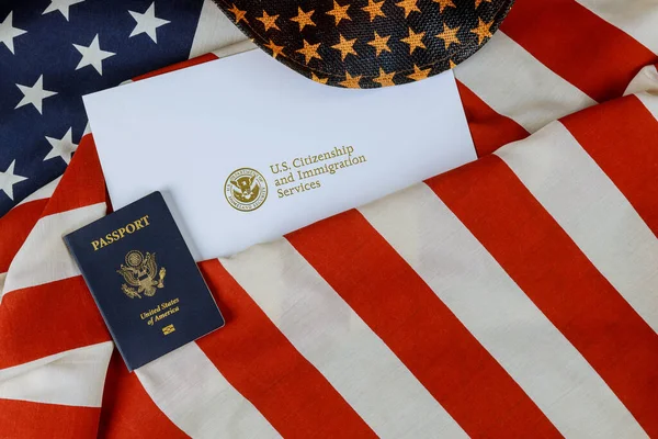 Paszport Usa Nad List Usa Obywatelstwo Imigracja Usługi Naturalizacji Flagą — Zdjęcie stockowe