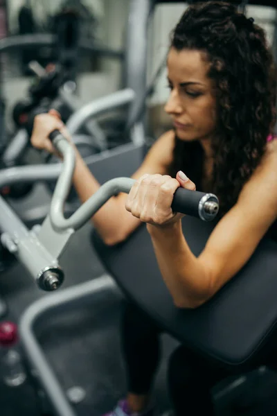 Portrait Sporty Woman Working Out Gym — Fotografia de Stock