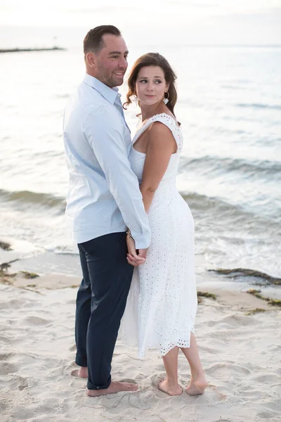 Romantic Loving Couple Posing Ocean Beach – stockfoto