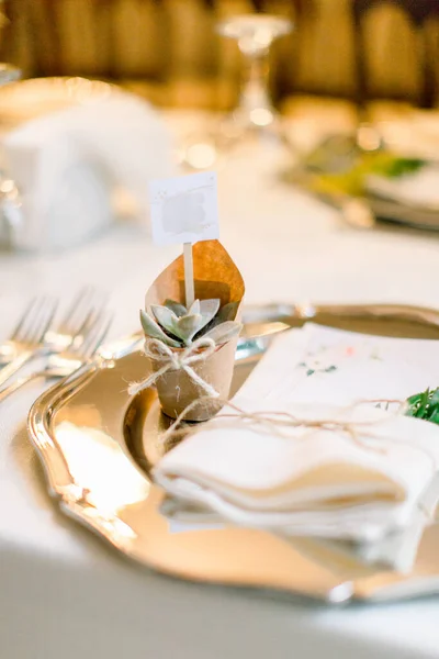 Bruiloft Tafel Zetting Met Witte Bloemen Kaarsen — Stockfoto