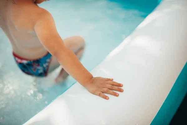 Little Girl Learns Swim Pool — Stock Photo, Image