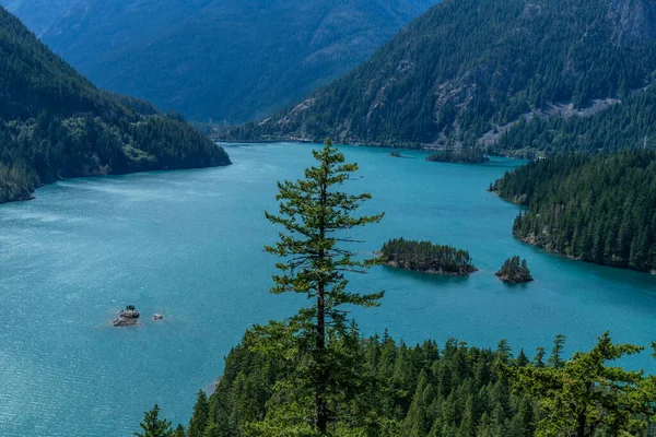 美丽的高山湖景 — 图库照片