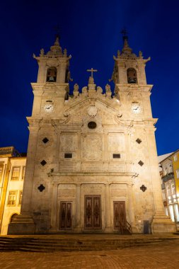 Portekiz, Braga 'nın merkezindeki tarihi eski kiliseye güzel bir manzara