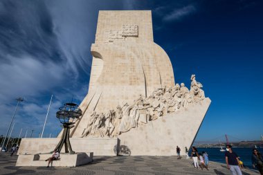 Belem, Lizbon, Portekiz 'deki tarihi Keşifler Anıtı' na güzel bir manzara