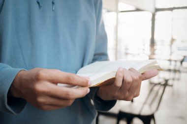 Kitap okuyordum. Eğitim, Akademik, Öğrenim Okuma ve Sınav Konsepti.