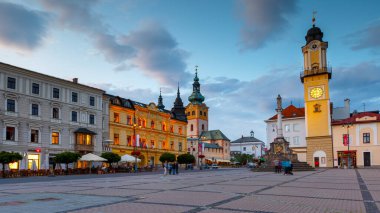 Banska Bystrica, Slovakya 19 Temmuz 2018: Slovakya 'nın merkezi Banska Bystrica' daki ana meydan 