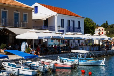 Yunanistan 'ın Kefalonia adasındaki Fiskardo köyünün limanı.