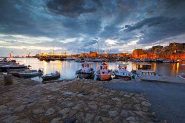 Yunanistan 'daki şehir limanının güzel manzarası