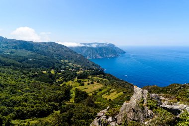 Teixido 'nun San Andres' indeki deniz manzaralı Galiçya 'nın küçük bir köyü