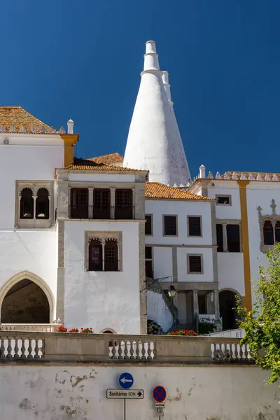 Krásný Výhled Starý Historický Národní Palác Sintra Bílými Věžemi Portugalsko — Stock fotografie