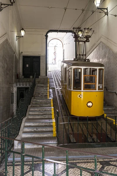 Beautiful View Old Historic Electric Tram Elevator Buildings Central Lisbon — Stock Photo, Image