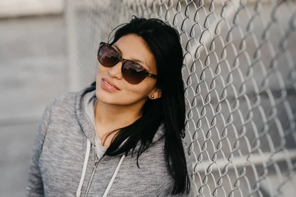 Portrait Beautiful Hispanic Woman Wearing Sportswear Sunglasses — Stock Photo, Image