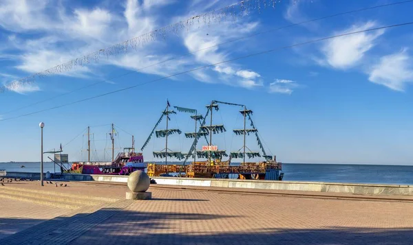 Berdyansk Ukrajina 2020 Nábřeží Azovského Moře Ukrajinském Berdyansku Časného Letního — Stock fotografie