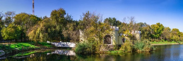 ウクライナのオデッサ10 2019 ウクライナのオデッサにある放棄されたDukosky公園 晴れた秋の日 — ストック写真