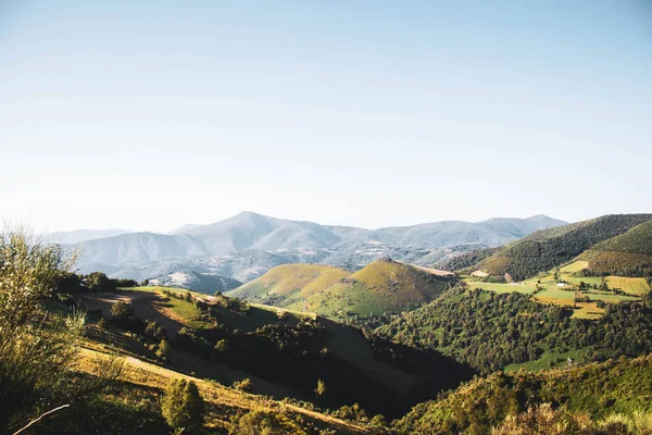 Bela Paisagem Com Montanhas Céu Azul — Fotografia de Stock