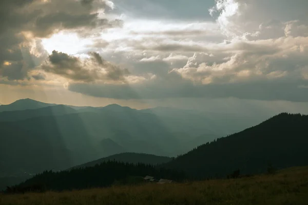 Hermoso Paisaje Con Montañas Nubes —  Fotos de Stock