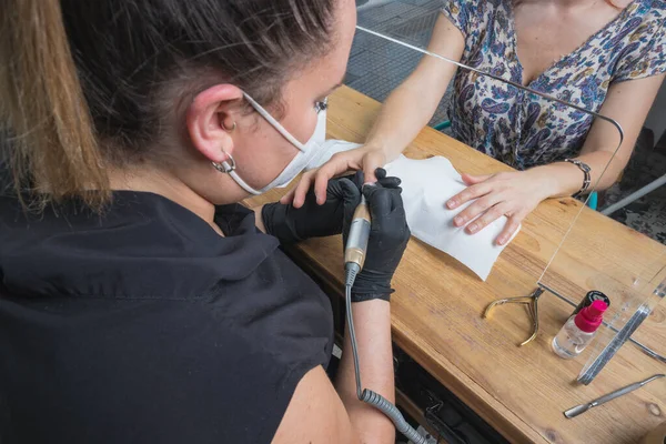 Esthéticienne Travaillant Avec Masque Écran Protection Pour Virus Covid — Photo