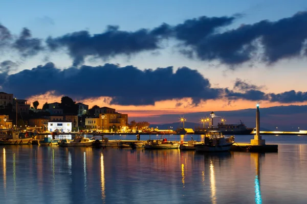 Pemandangan Dini Hari Dari Pelabuhan Pulau Inouses Yunani — Stok Foto
