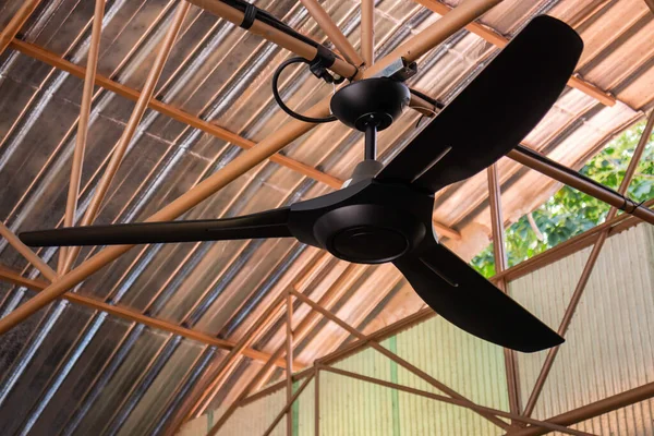 Electric Ceiling Fan Metal Sheet Roof Stock Photo — ストック写真