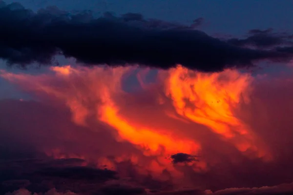 Zonsondergang Kleuren Oranje Zwart Violet Rood Wolken Mendoza — Stockfoto